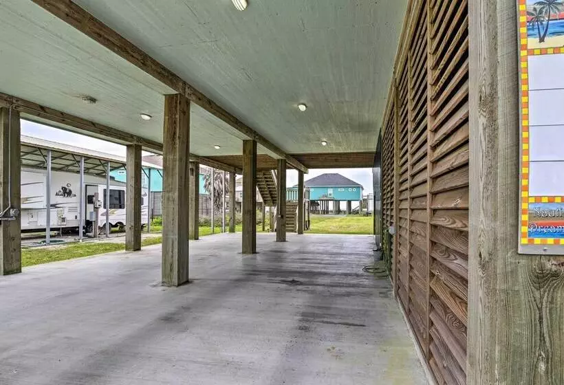 Modern Crystal Beach Escape   225 Feet To Shore!