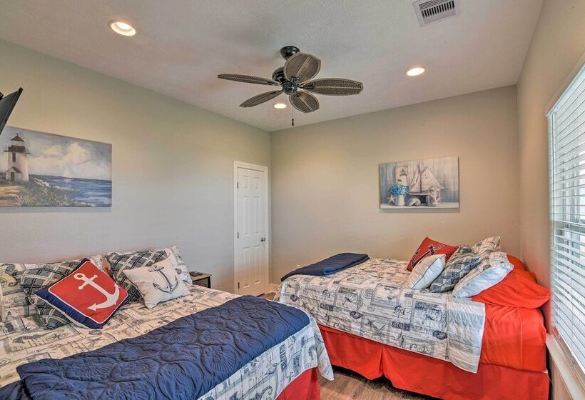 Modern Crystal Beach Escape   225 Feet To Shore!