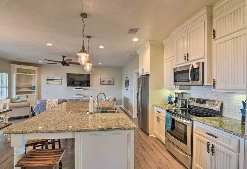 Modern Crystal Beach Escape   225 Feet To Shore!