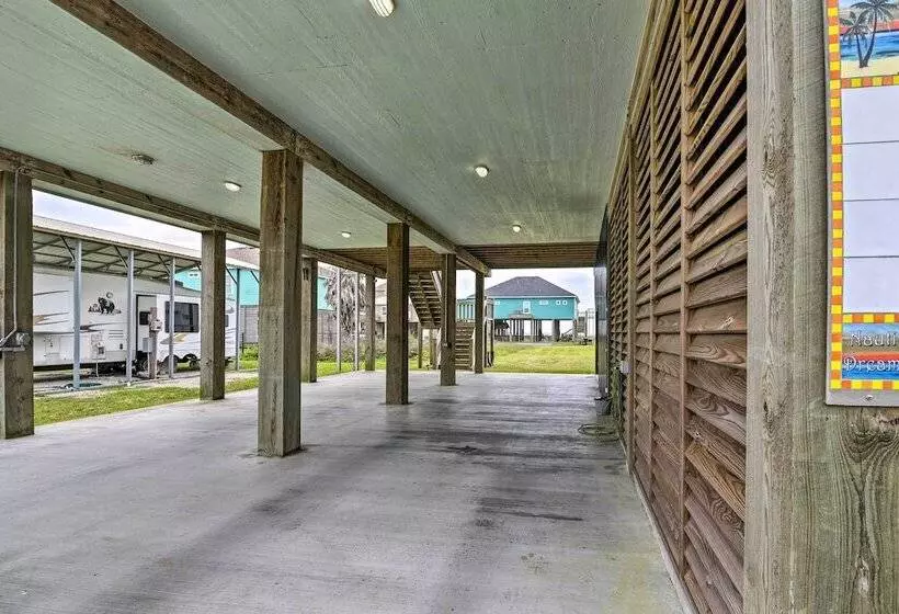 Modern Crystal Beach Escape   225 Feet To Shore!