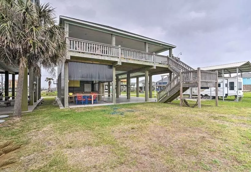 Modern Crystal Beach Escape   225 Feet To Shore!