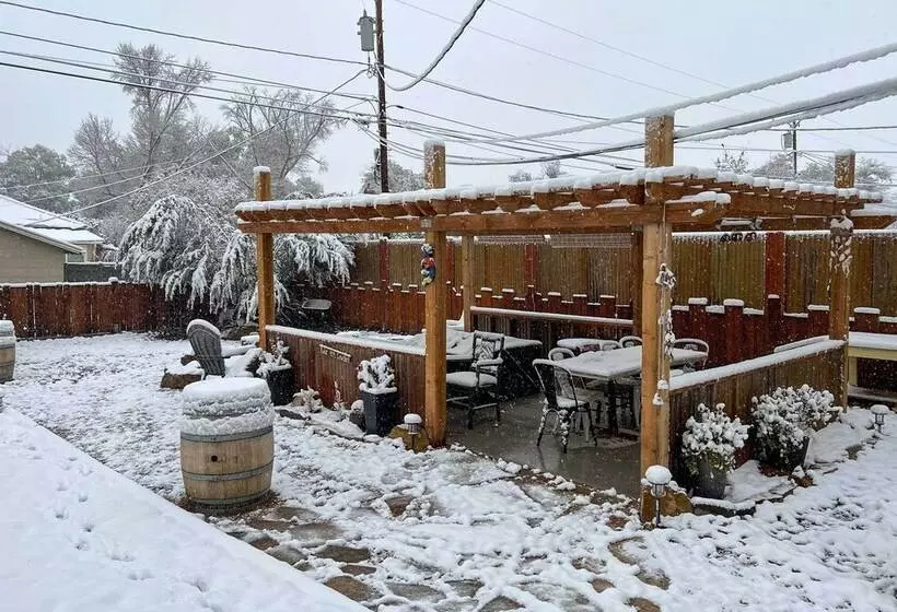 Lovely Montrose Home W/ Yard: Walk To Dtwn & Park!