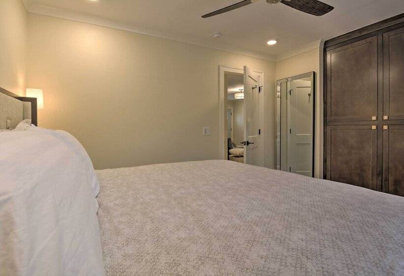 Updated & Modern House < 1 Mi To Dtwn Bentonville!