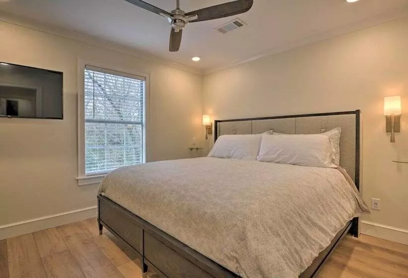 Updated & Modern House < 1 Mi To Dtwn Bentonville!