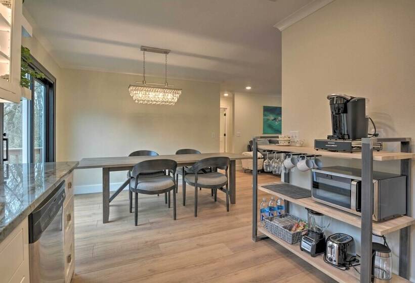 Updated & Modern House < 1 Mi To Dtwn Bentonville!