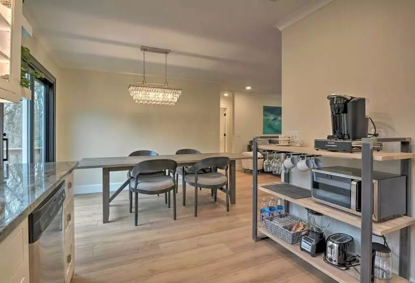 Updated & Modern House < 1 Mi To Dtwn Bentonville!