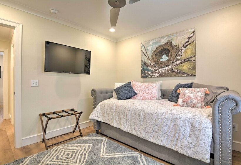 Updated & Modern House < 1 Mi To Dtwn Bentonville!