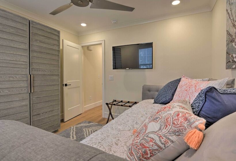 Updated & Modern House < 1 Mi To Dtwn Bentonville!