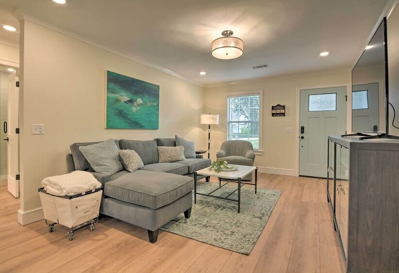 Updated & Modern House < 1 Mi To Dtwn Bentonville!