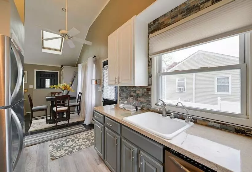 North Babylon Home, Near Belmont Lake State Park!