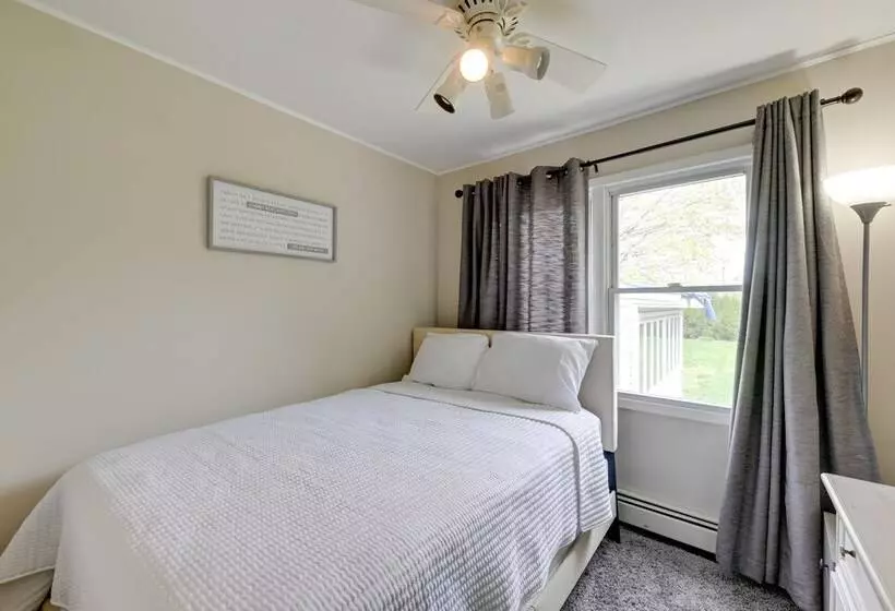 North Babylon Home, Near Belmont Lake State Park!