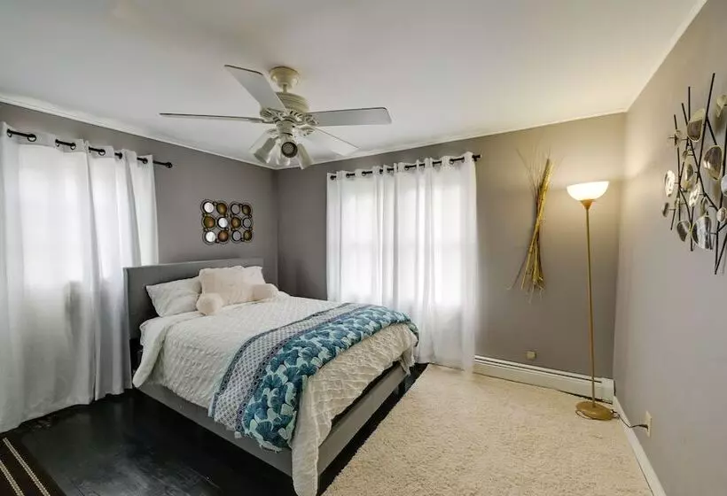 North Babylon Home, Near Belmont Lake State Park!