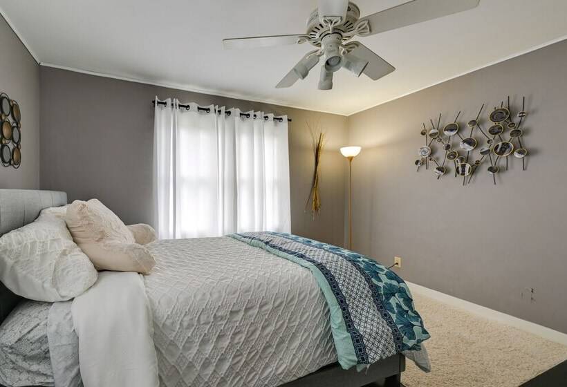 North Babylon Home, Near Belmont Lake State Park!