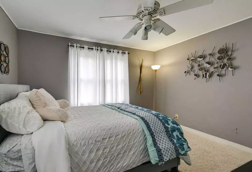 North Babylon Home, Near Belmont Lake State Park!