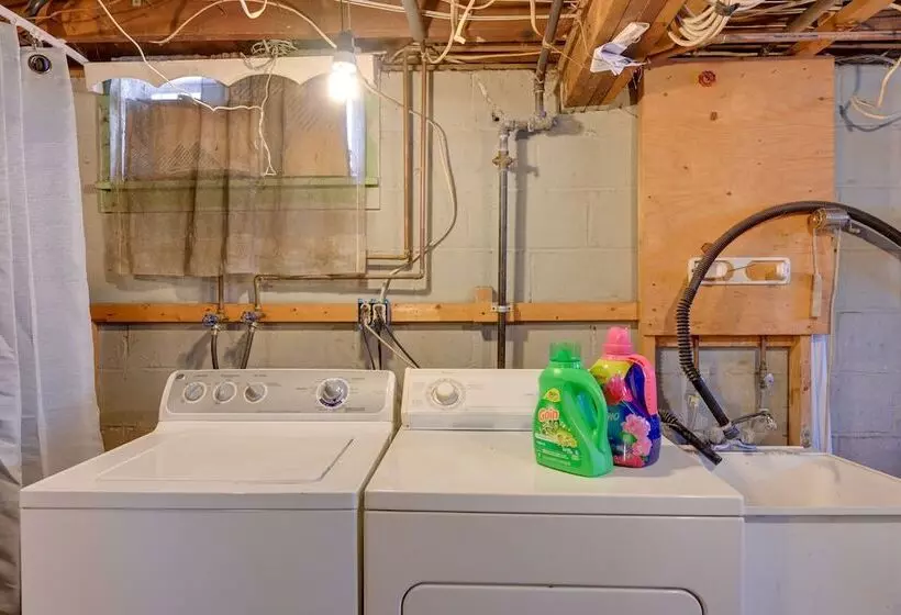 North Babylon Home, Near Belmont Lake State Park!