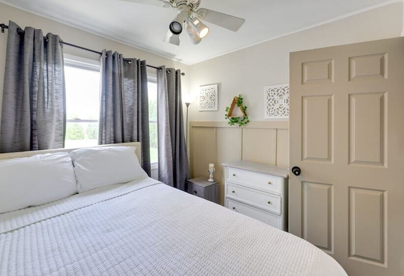 North Babylon Home, Near Belmont Lake State Park!