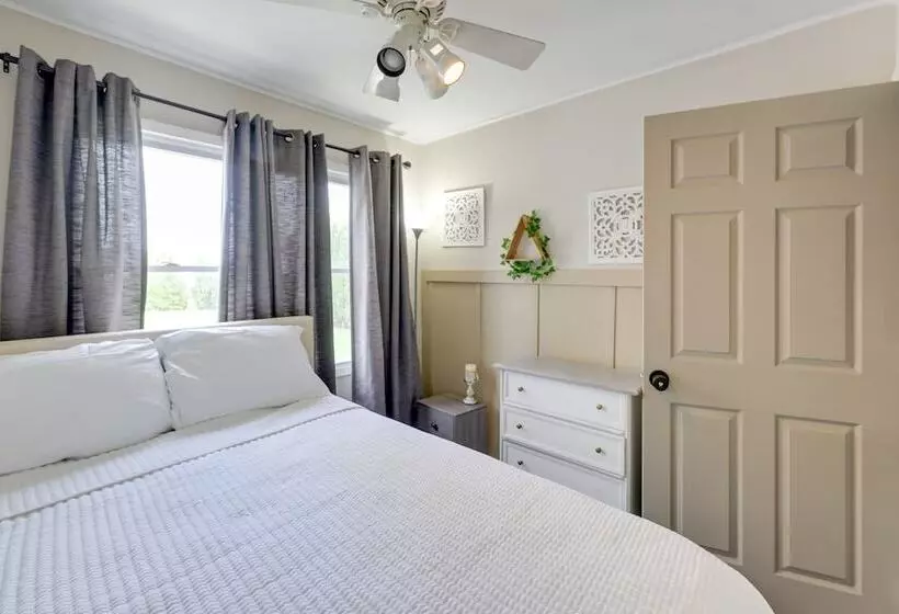 North Babylon Home, Near Belmont Lake State Park!