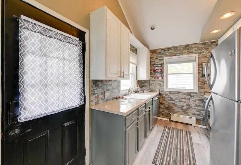 North Babylon Home, Near Belmont Lake State Park!