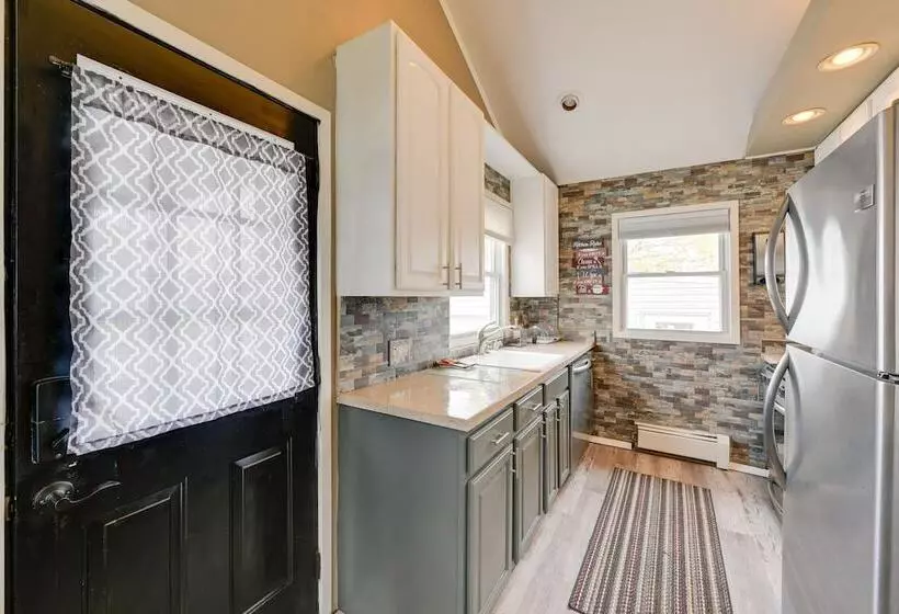 North Babylon Home, Near Belmont Lake State Park!