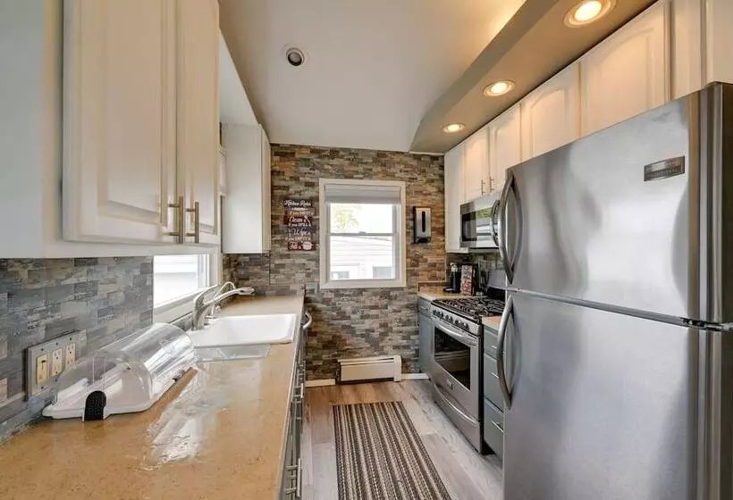 North Babylon Home, Near Belmont Lake State Park!