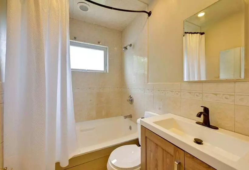 North Babylon Home, Near Belmont Lake State Park!