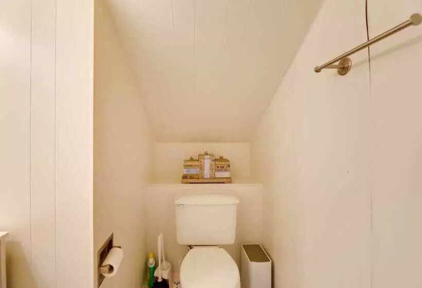 North Carolina Retreat   Deck, Grill & Creek Views