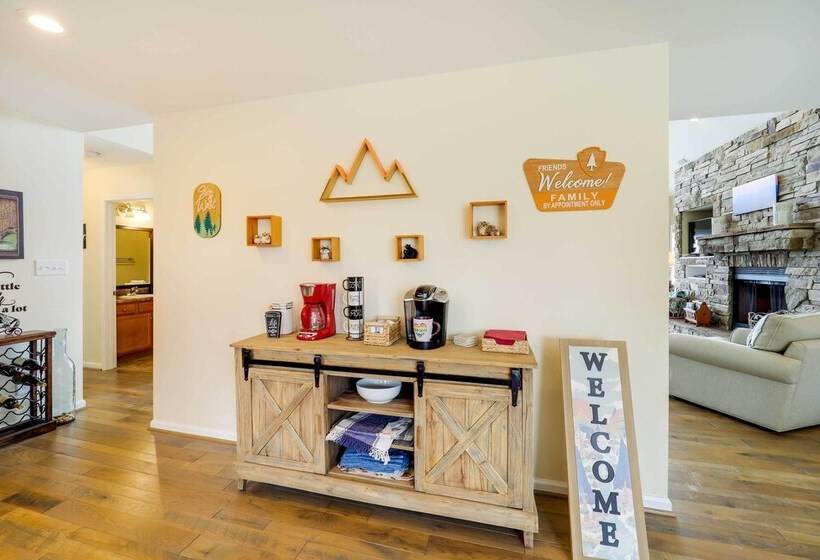 Sugar Mountain Retreat W/ Deck, Grill & Fire Pit!