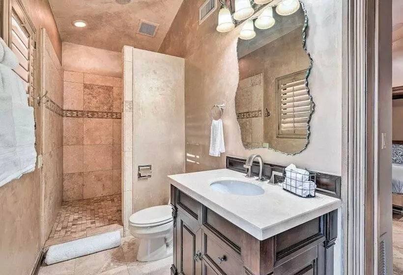 Paradise Valley Villa W/ Luxe Pool & Outdoor Games