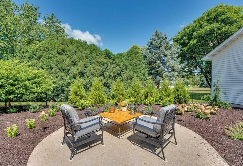 Peaceful Harvard Vacation Rental: 3 Mi To Town!