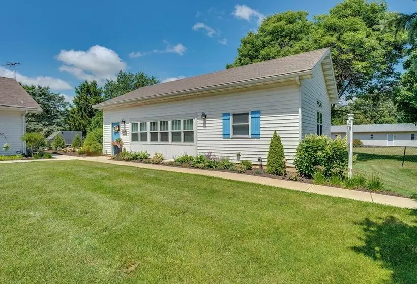 Peaceful Harvard Vacation Rental: 3 Mi To Town!