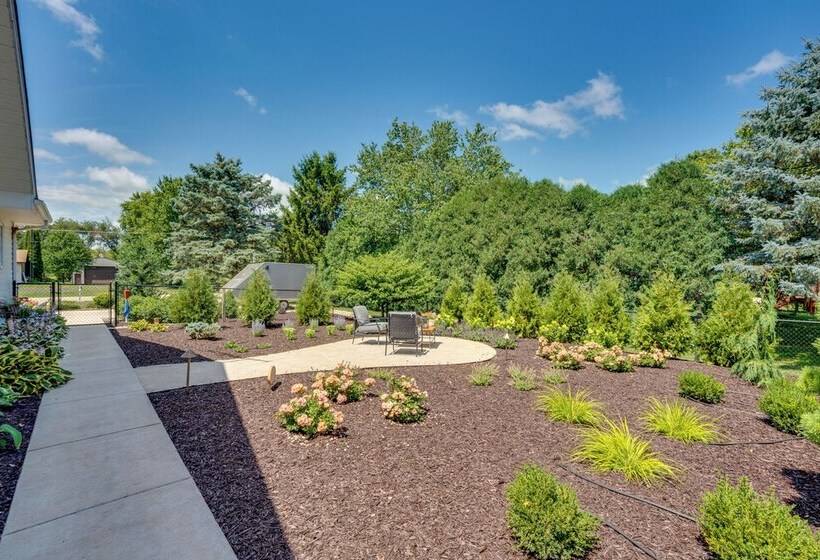 Peaceful Harvard Vacation Rental: 3 Mi To Town!