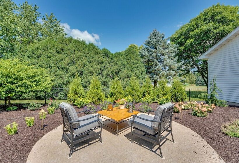 Peaceful Harvard Vacation Rental: 3 Mi To Town!