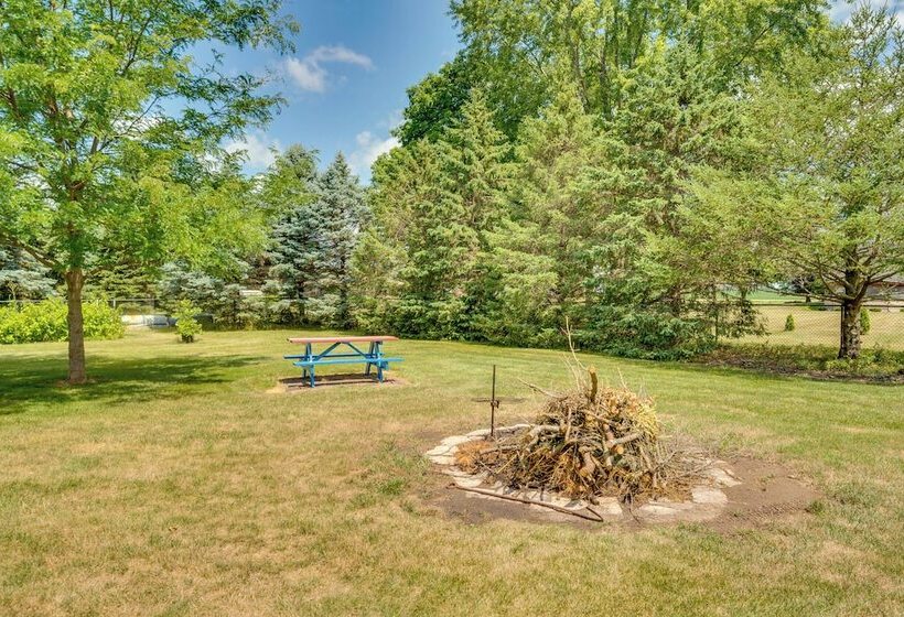 Peaceful Harvard Vacation Rental: 3 Mi To Town!