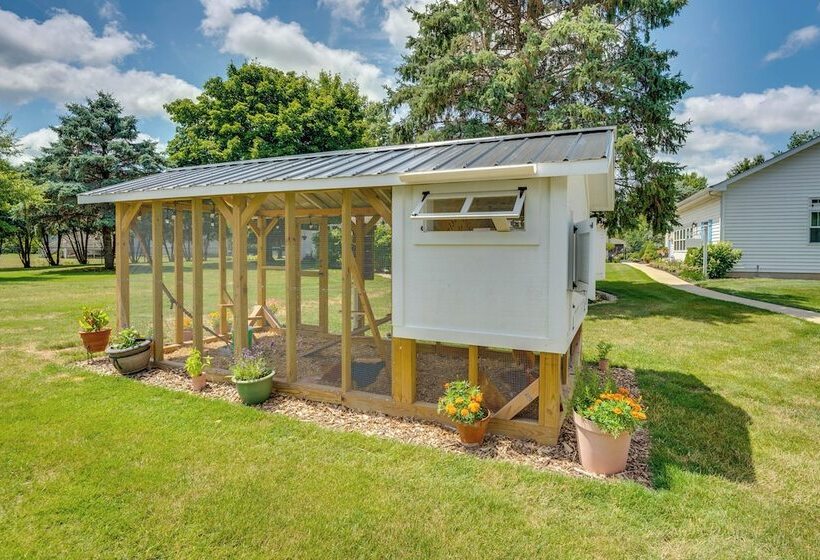 Peaceful Harvard Vacation Rental: 3 Mi To Town!