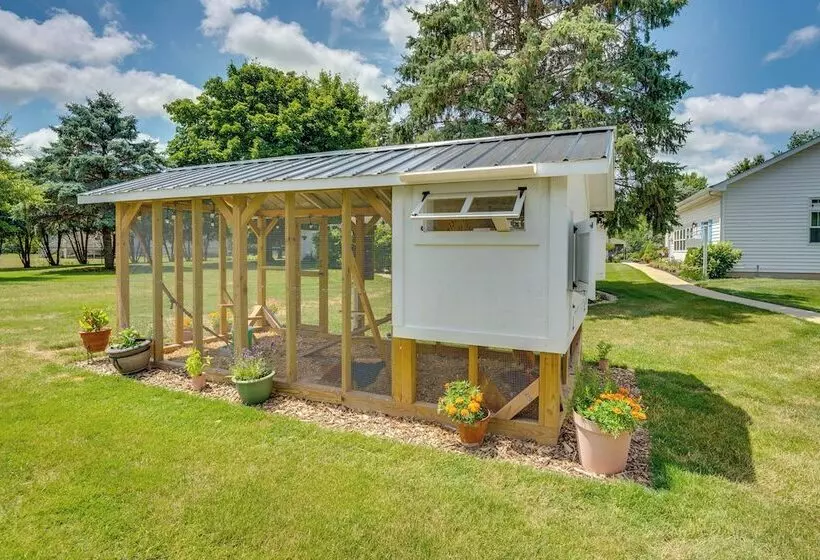 Peaceful Harvard Vacation Rental: 3 Mi To Town!