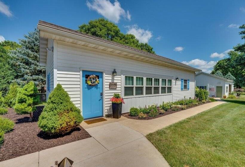 Peaceful Harvard Vacation Rental: 3 Mi To Town!