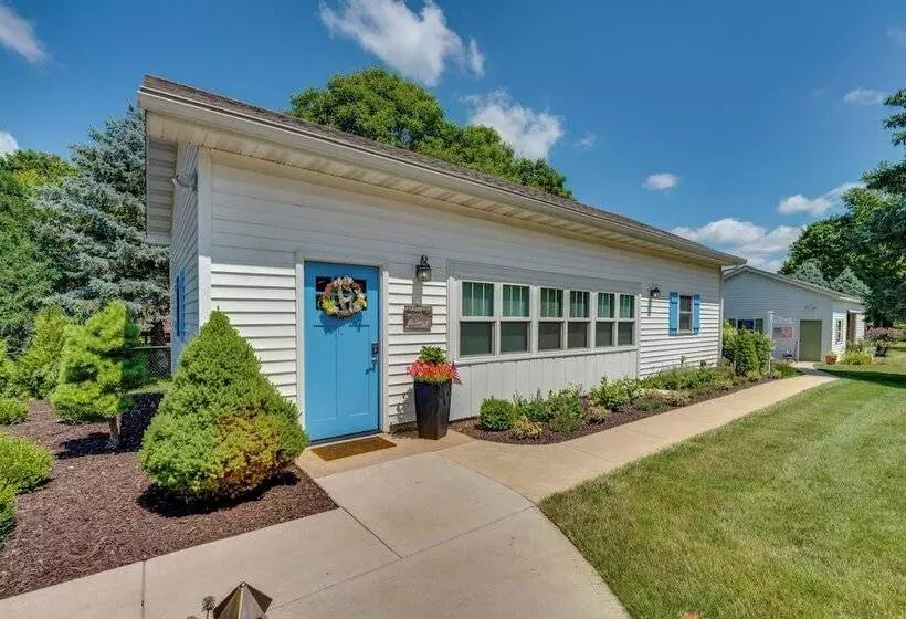 Peaceful Harvard Vacation Rental: 3 Mi To Town!