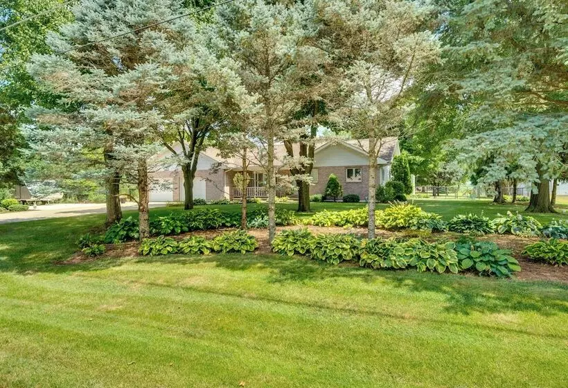 Peaceful Harvard Vacation Rental: 3 Mi To Town!