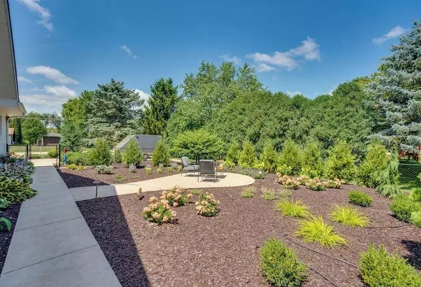 Peaceful Harvard Vacation Rental: 3 Mi To Town!