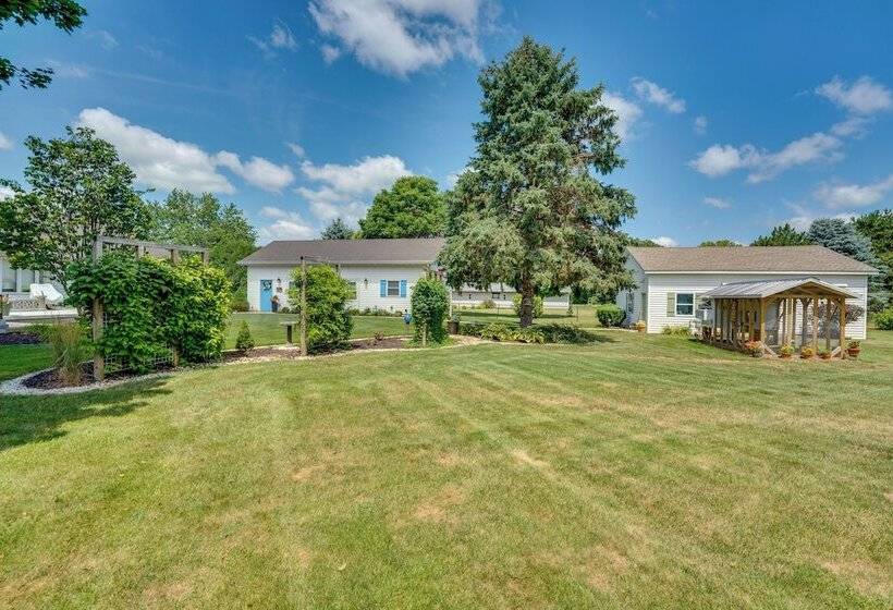 Peaceful Harvard Vacation Rental: 3 Mi To Town!