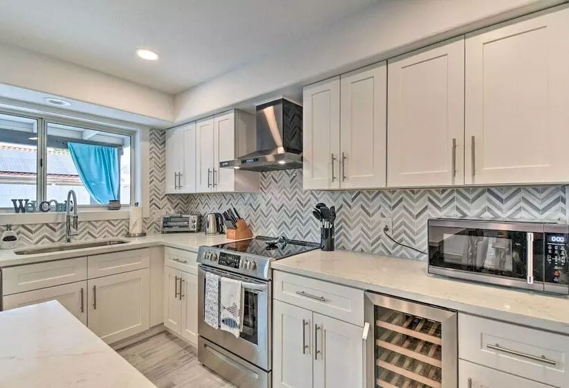 Peoria Oasis W/ Saltwater Pool & Putting Green!