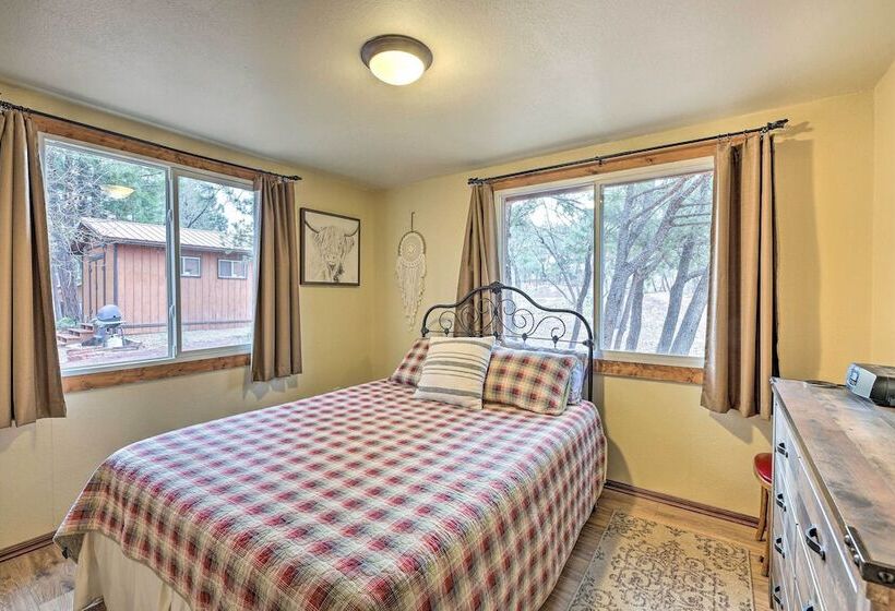 Large Yard W/ Fire Pit: Show Low Cabin