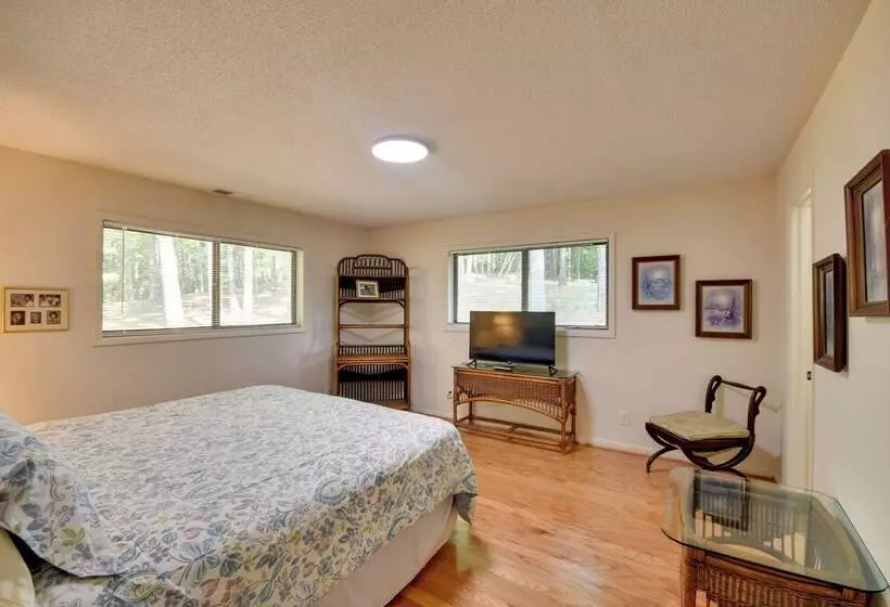 Pet Friendly Cabin W/ Dock On Lake Martin!