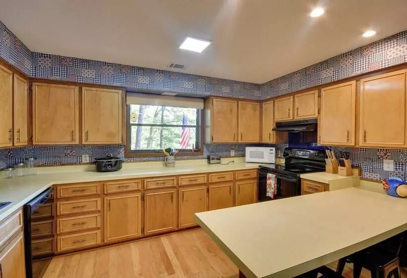 Pet Friendly Cabin W/ Dock On Lake Martin!