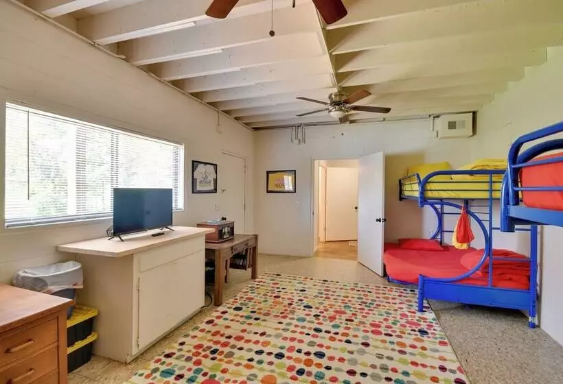 Pet Friendly Cabin W/ Dock On Lake Martin!