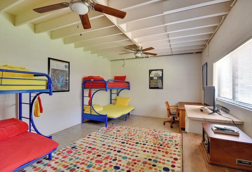 Pet Friendly Cabin W/ Dock On Lake Martin!