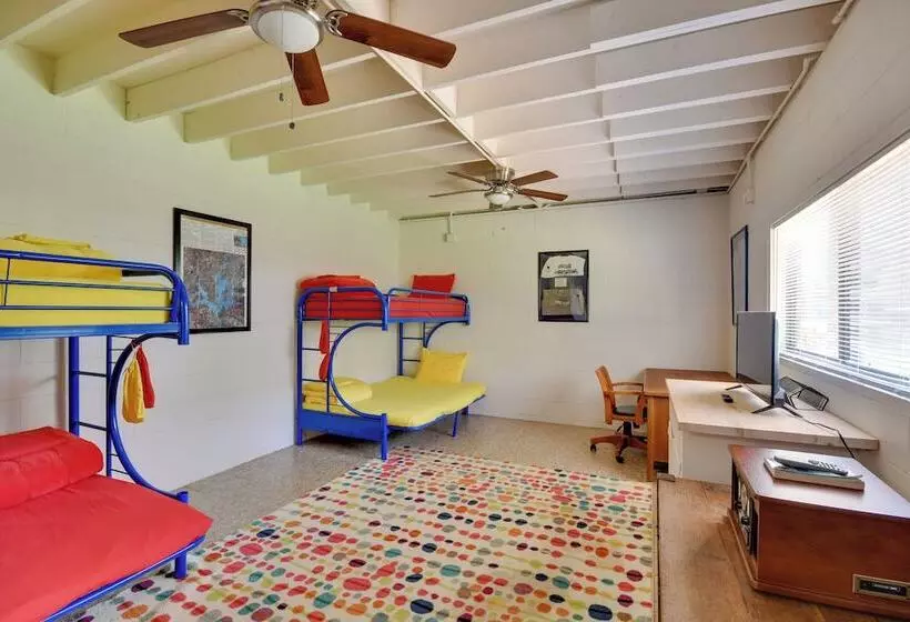 Pet Friendly Cabin W/ Dock On Lake Martin!