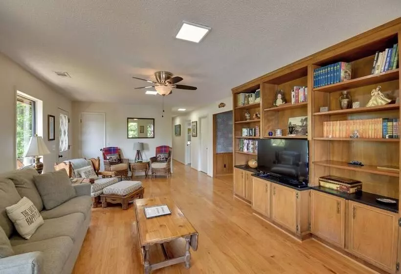 Pet Friendly Cabin W/ Dock On Lake Martin!