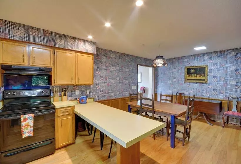 Pet Friendly Cabin W/ Dock On Lake Martin!