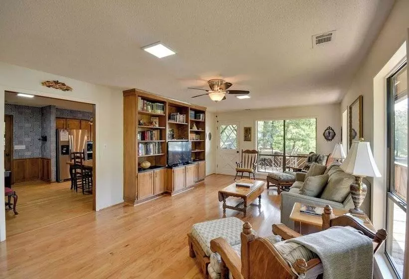 Pet Friendly Cabin W/ Dock On Lake Martin!